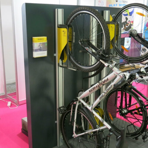 Verticaal fietsenrek Parkis 8 Ook ideaal voor fietswinkels, werkplaatsen en bedrijven. De verticale fietsenrekken met automatische lift van SKWshop.